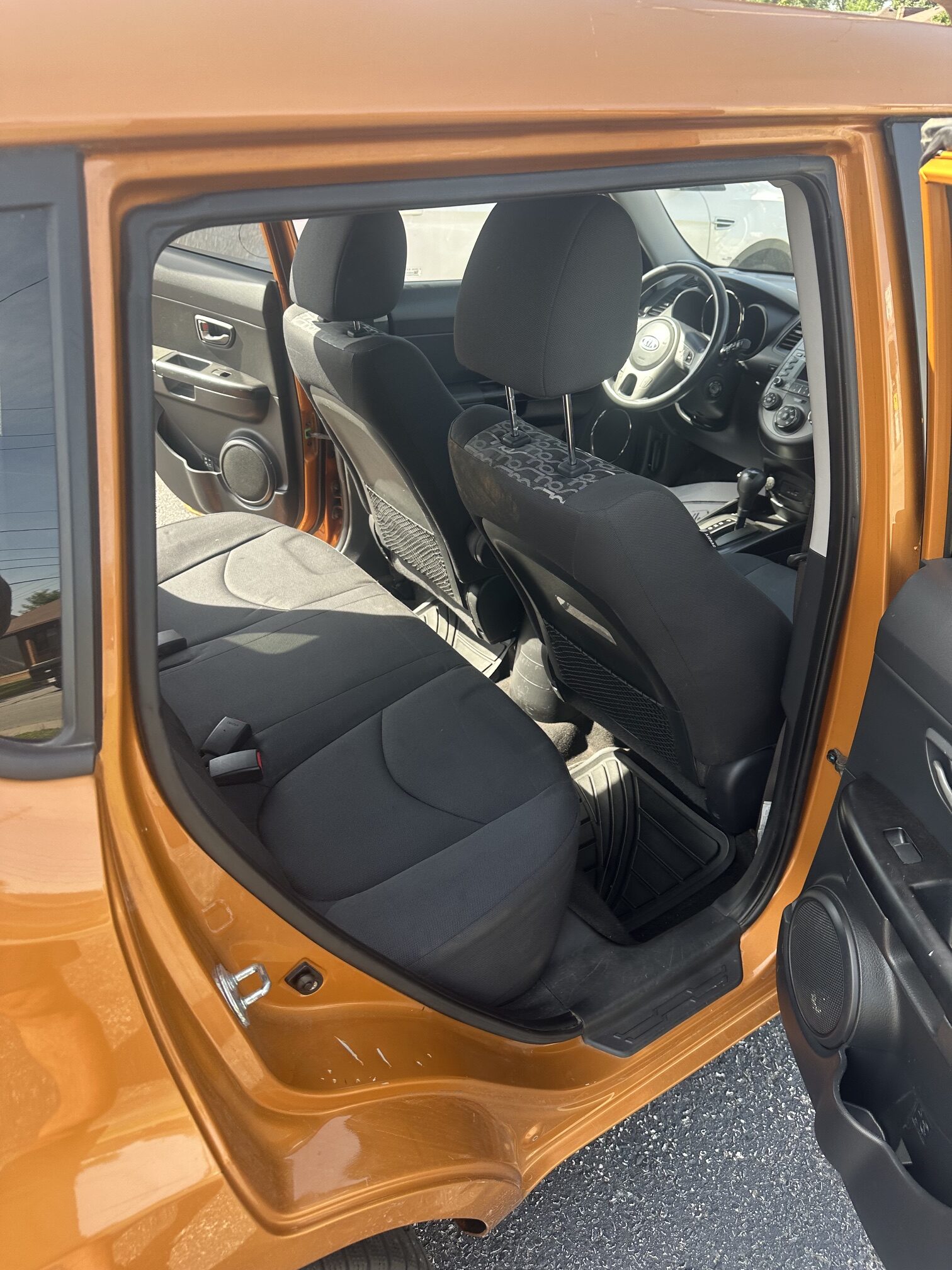 2010 KIA SOUL (211KM) $5,995 + HST – SAFETIED – HEATED SEATS
